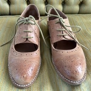 B2 (Browns) Tan Oxfords
